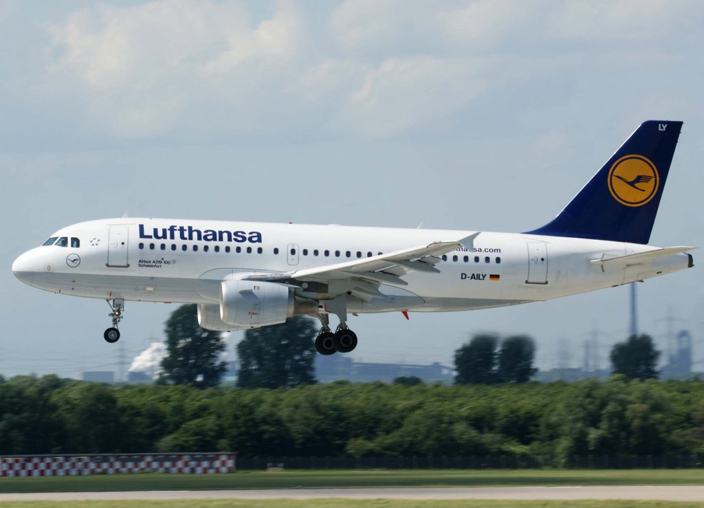 Lufthansa, D-AILY, Airbus A 319-100  Schweinfurt  (Sticker-lufthansa.com), 2010.06.11, DUS-EDDL, Dsseldorf, Germany