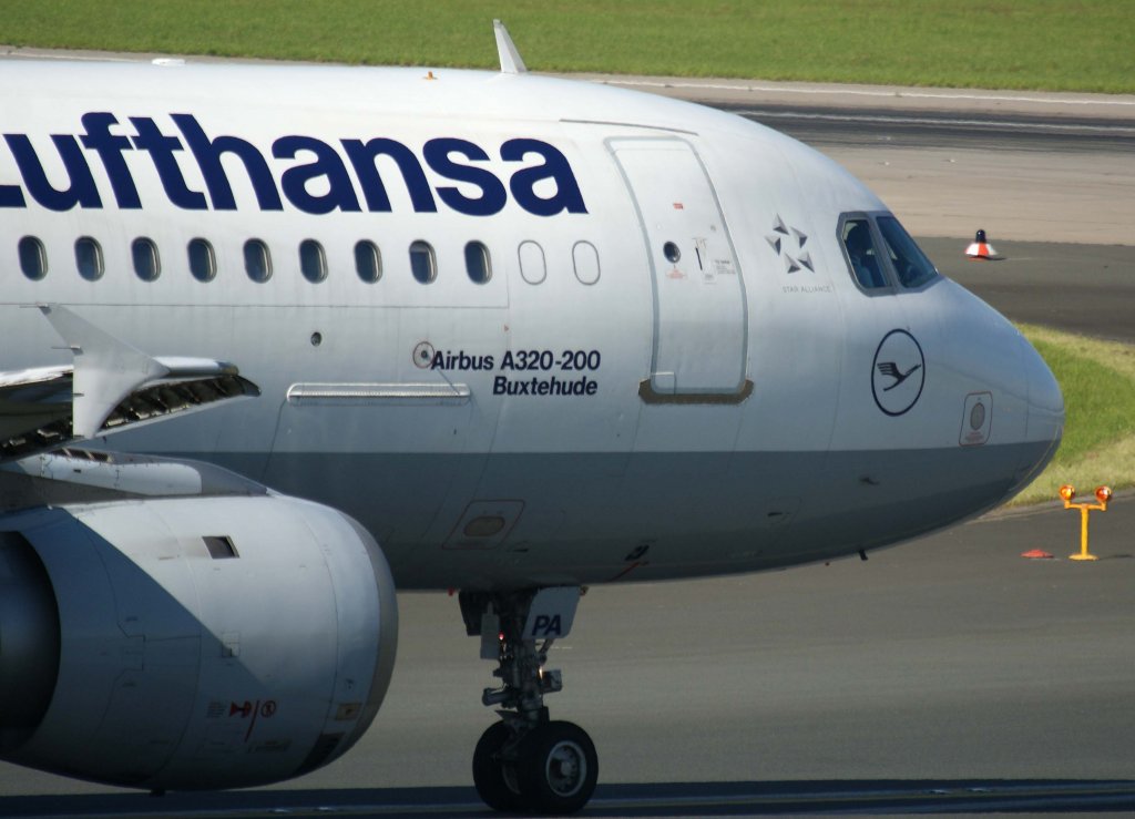 Lufthansa, D-AIPA, Airbus A 320-200  Buxtehude  (Bug/Nose), 2010.09.22, DUS-EDDL, Dsseldorf, Germany


