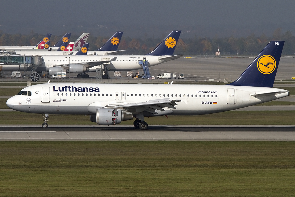 Lufthansa, D-AIPB, Airbus, A320-211, 25.10.2012, MUC, Mnchen, Germany 



