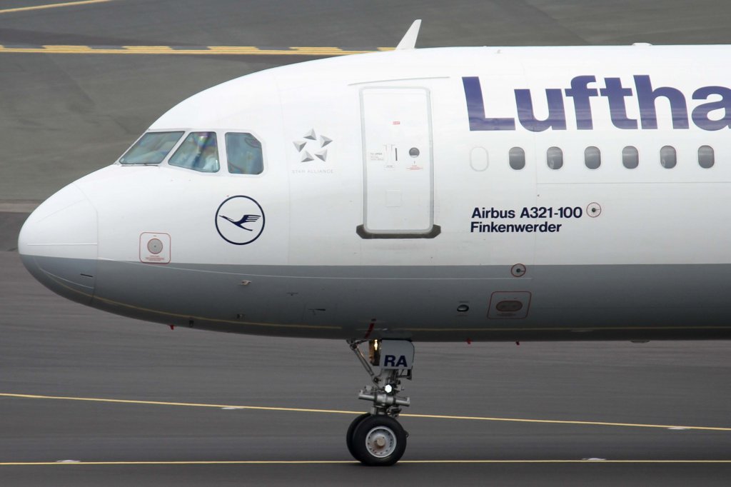 Lufthansa, D-AIRA  Finkenwerder , Airbus, A 321-200 (Bug/Nose), 11.08.2012, DUS-EDDL, Dsseldorf, Germany 