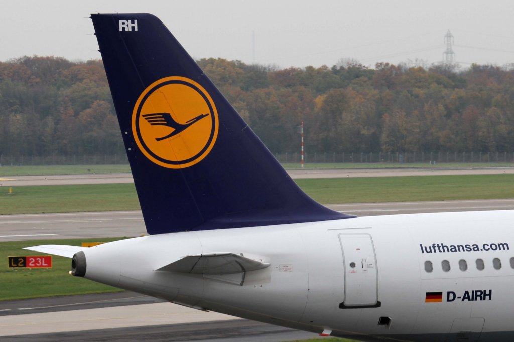 Lufthansa, D-AIRH  Garmisch-Partenkirchen , Airbus, A 321-200 (Seitenleitwerk/Tail), 10.11.2012, DUS-EDDL, Dsseldorf, Germany 