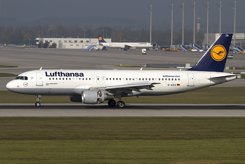 Lufthansa, D-AIZA, Airbus, A320-214, 25.10.2012, MUC, Mnchen, Germany 



