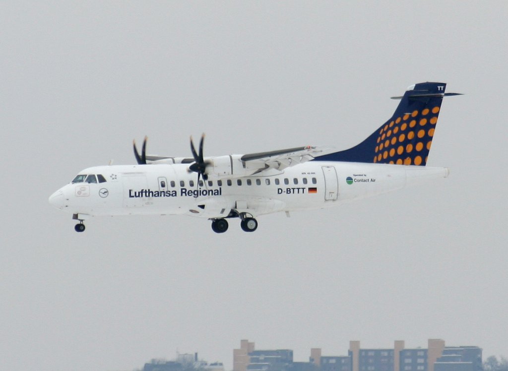 Lufthansa Regional (Contact Air) ATR-42-500 D-BTTT kurz vor der Landung in Stuttgart am 10.03.2010
