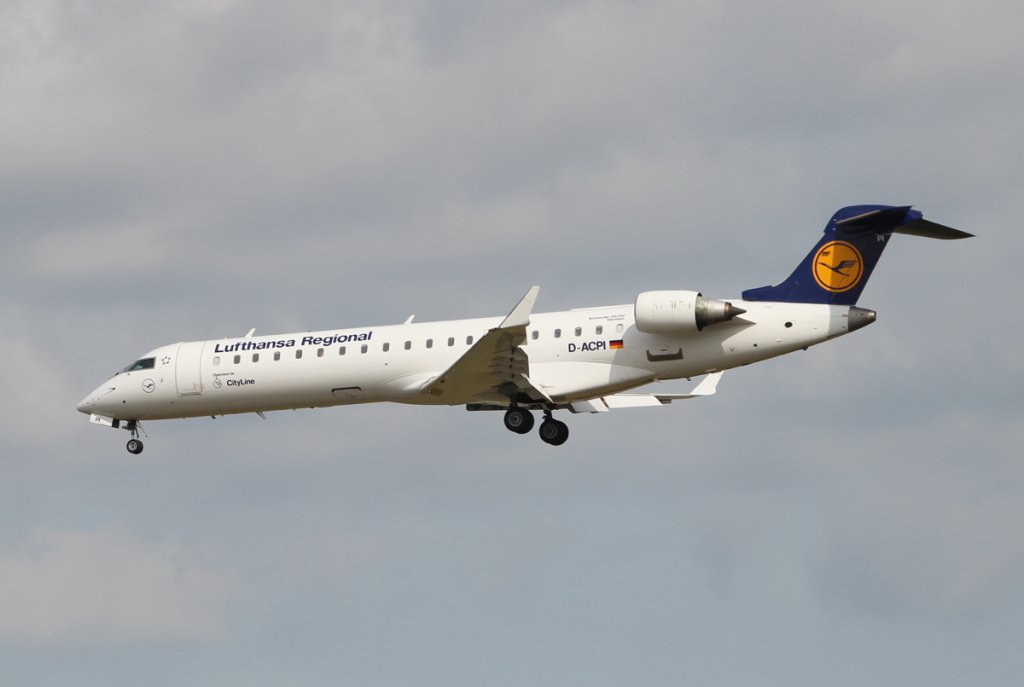 Lufthansa Regional(CityLine) Canadair Regjet CRJ701ER  Viernheim  bei der Landung in Frankfurt am main am 16.08.2012