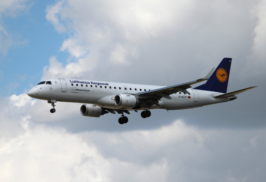 Lufthansa Regional(CityLine) Embraer ERJ-190-100LR D-AECF bei der Landung in Frankfurt am Main am 16.08.2012