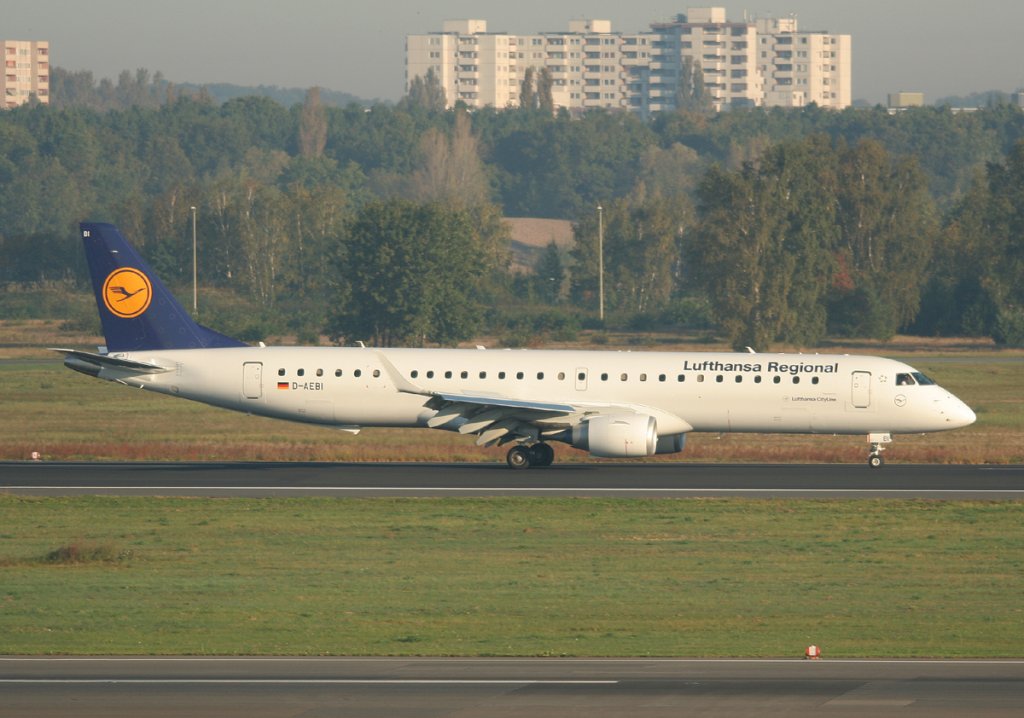 Lufthansa Regional(CityLine) Embraer ERJ-195LR D-AEBI nach der Landung in Berlin-Tegel am 01.10.2011