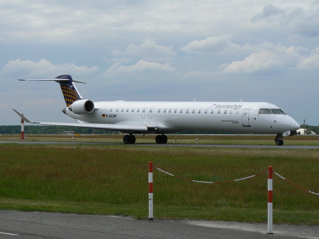 Lufthansa Regional(Eurowings) Canadair Regjet CRJ900LR D-ACNF  Montabaur  auf dem Weg zum Start in Berlin-Tegel am 27.05.2011