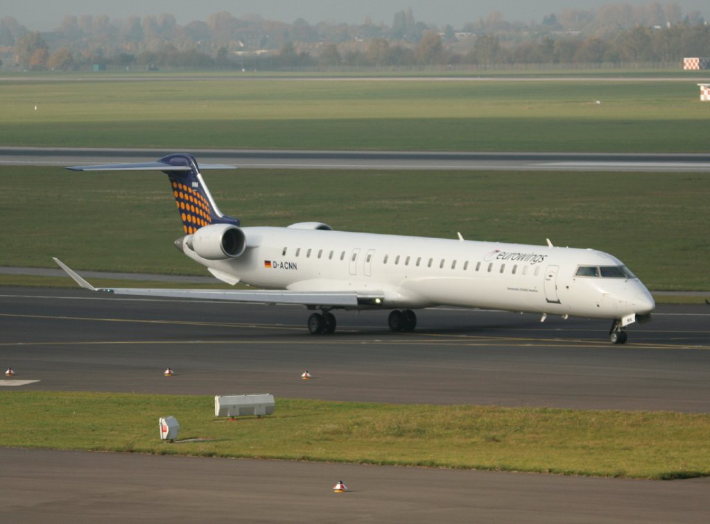 Lufthansa Regional(Eurowings) Canadair Regjet CRJ900NG D-ACNN auf dem Weg´zum Start in Dsseldorf am 31.10.2011