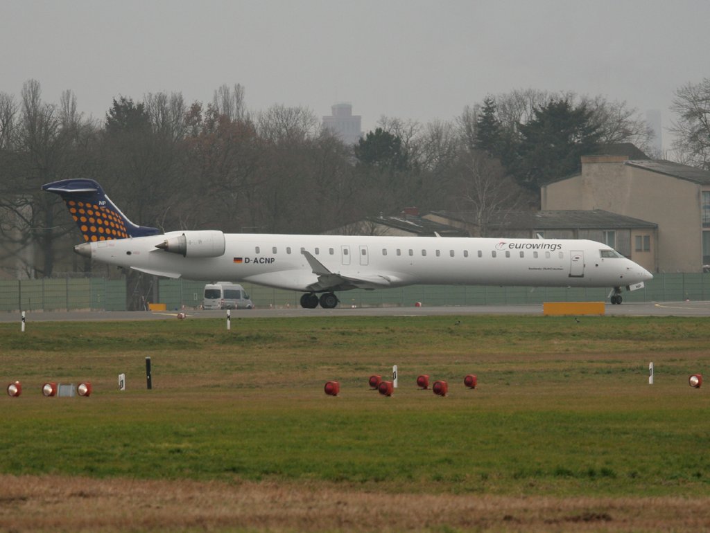 Lufthansa Regional(Eurowings) Canadair Regjet CRJ900NG D-ACNP kurz vor dem Start in Berlin-Tegel am 31.12.2011