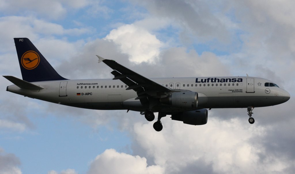Lufthansa,D-AIPC,(c/n071),Airbus A320-211,20.07.2012,HAM-EDDH,Hamburg,Germany