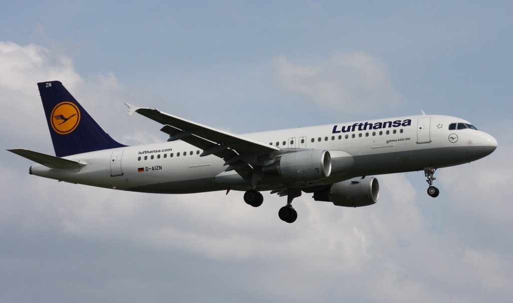 Lufthansa,D-AIZN,(c/n5425),Airbus A320-214,02.07.2013,HAM-EDDH,Hamburg,Germany