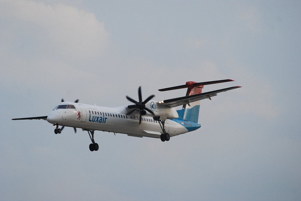 Luxair Dash 8 vor ihrer Landung in Hamburg Fuhlsbttel am 13.08.10