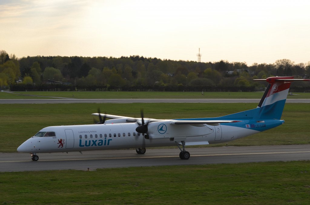 Luxair De Havilland Canada DHC-8 LX-LGM nach der Landung in Hamburg  Fuhlsbttel am 02.05.13