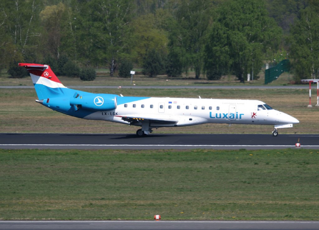 Luxair Embraer ERJ-135R LX-LGK nach der Landung in Berlin-Tegel am 21.04.2011