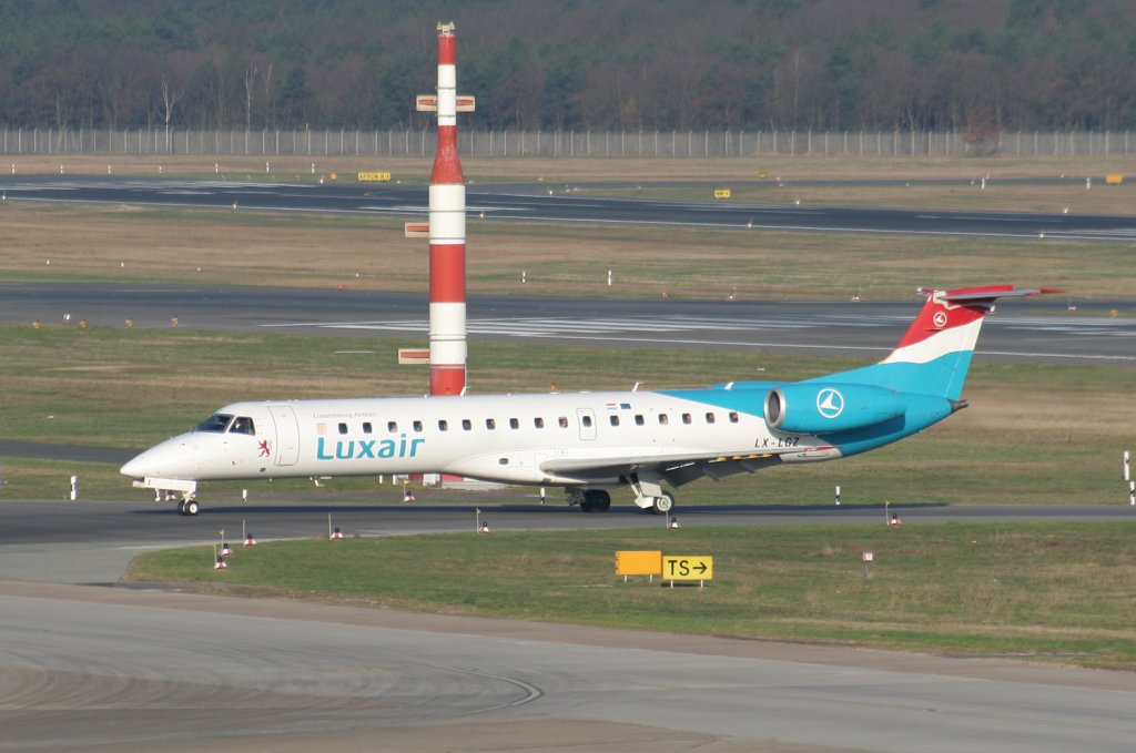 Luxair Embraer ERJ 145 LX-LGZ bei der Ankunft in Berlin-Tegel am 02.04.2010