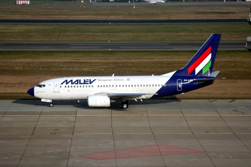 Malev B 737-7Q8 HA-LOR am 01.11.2009 auf dem Flughafen Berlin-Tegel
