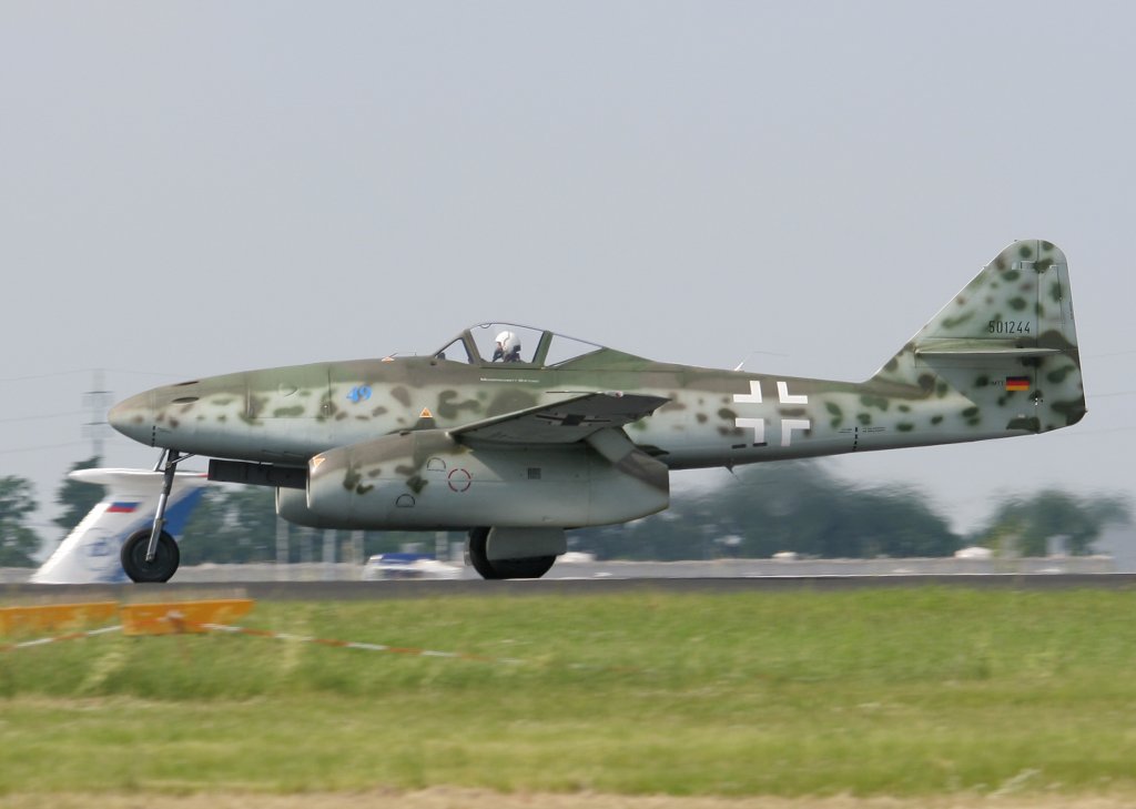 Messerschmitt-Stiftung Messerschmitt Me-262 A-1c D-IMTT bei der Landung nach der Flugvorfhrung auf der ILA 2010 in Berlin-Schnefeld am 08.06.2010