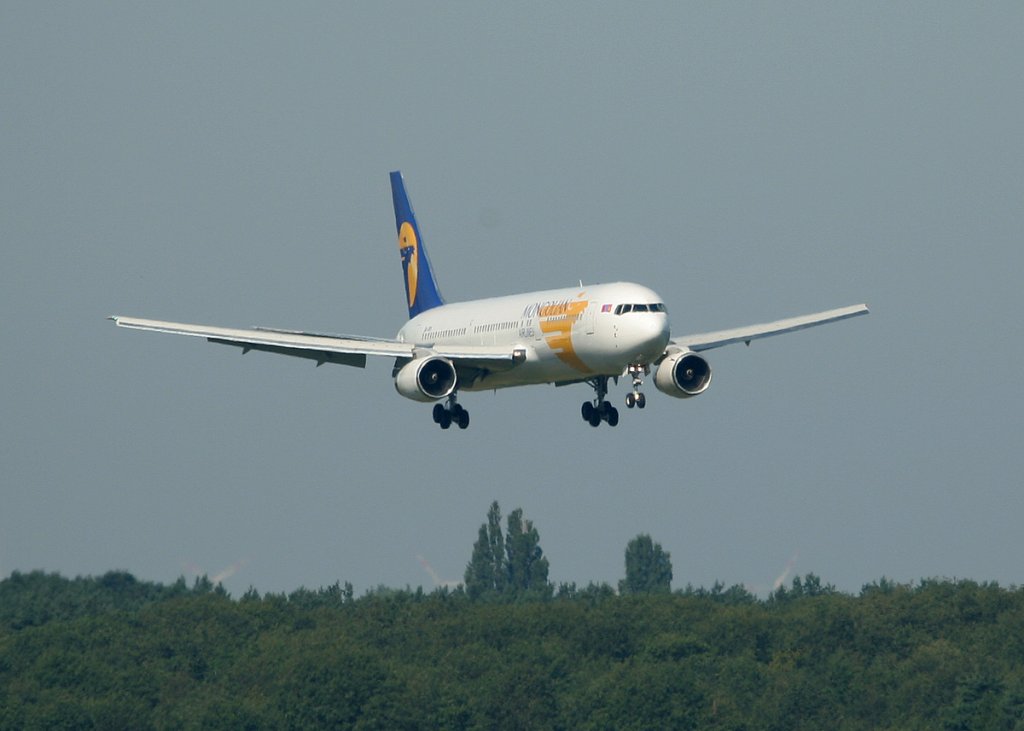 Miat B 767-3WO(ER) JU-1011 bei der Landung in Berlin-Tegel am 02.08.2011