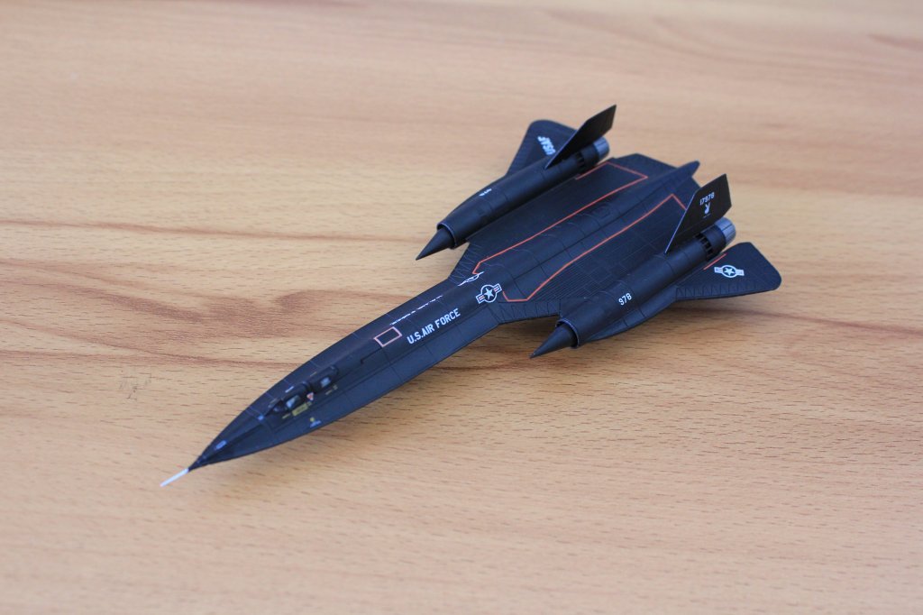 Modell der SR-71, da ich genau dieses Modell in echt gesehen habe so nahm ich mir es in diesem Design. Mastab: 1:200