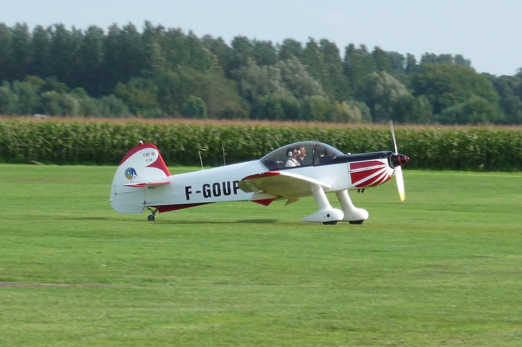 Mudry CAP 10 F-GOUP startet auf dem Flugplatz Niershorst am 11.9.2010
