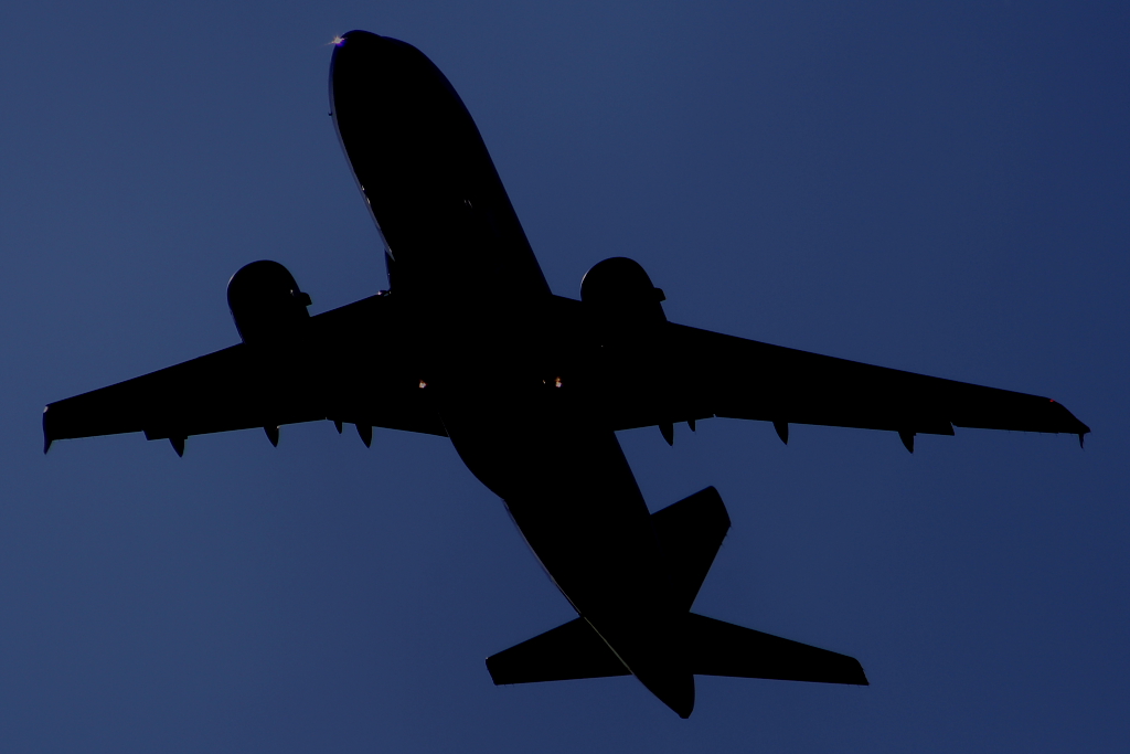 Nachtstart in Stuttgart am 10.10.10 um ca. 21.30 Uhr: Germanwings-Airbus A319-100 