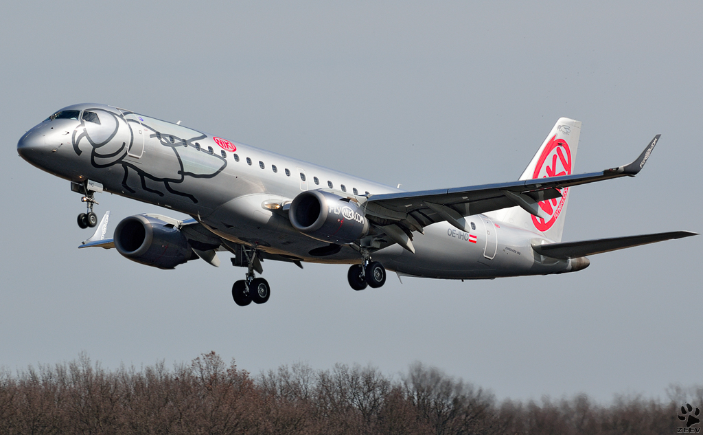 NIKI OE-IHC, Embraer RJ 190LR bei Trainingsflug; Maribor Flughafen MBX. /11.3.2013 