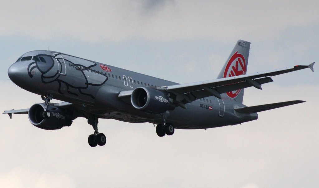 NIKI,OE-LEE,Airbus A320-214,09.06.2011,HAM-EDDH,Hamburg,Germany  