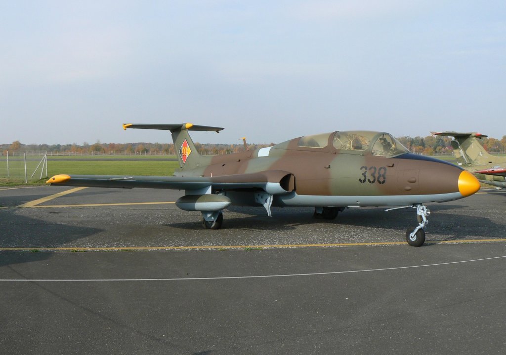 NVA Aero L 29  Delfin  338, restauriert, am 30.10.2011 im Luftwaffenmuseum Berlin-Gatow