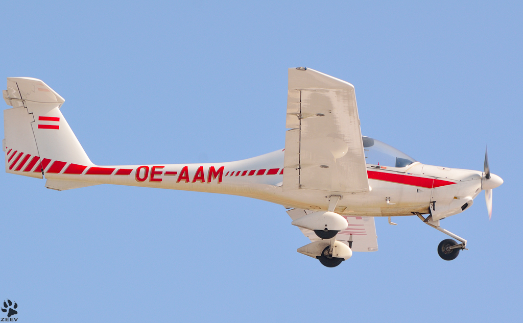 OE-AAM, Diamond DA-20-100 Katana bei Schulflug; Maribor Flughafen MBX. /16.3.2013