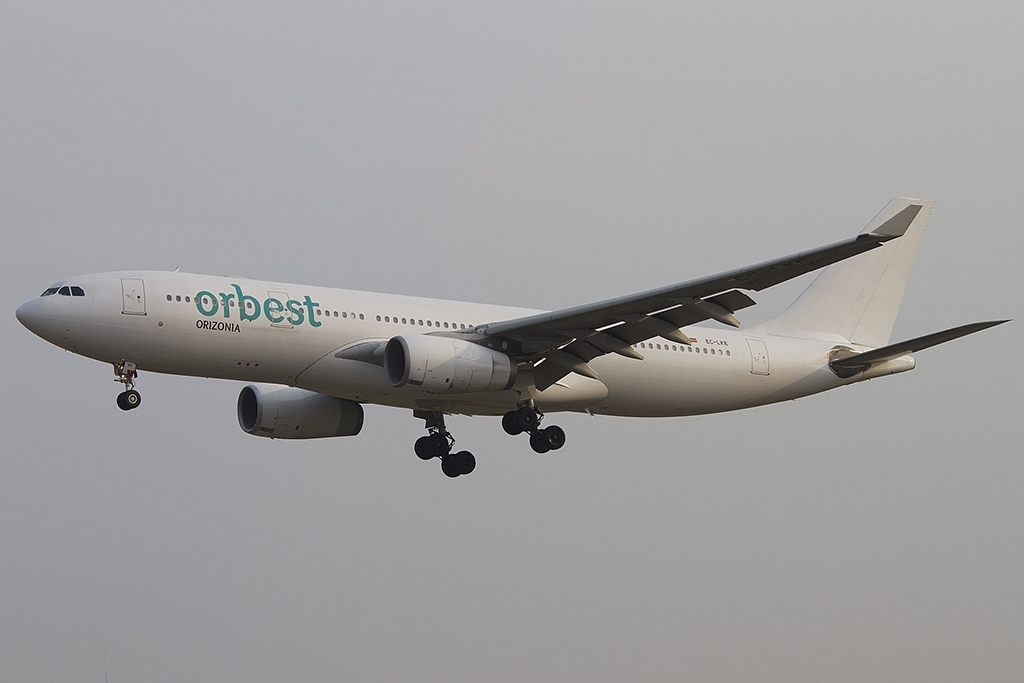 Orbest Airlines, EC-LKE, Airbus, A330-243, 08.09.2012, BCN, Barcelona, Spain 



