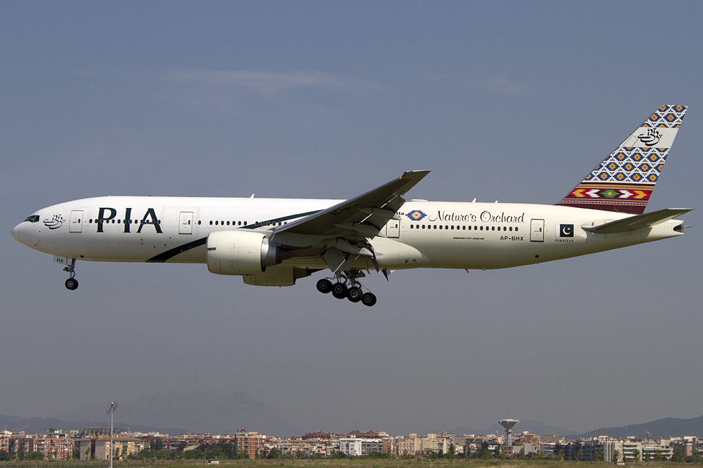 PIA, AP-BHX, Boeing, B777-240ER, 16.06.2011, BCN, Barcelona, Spain


