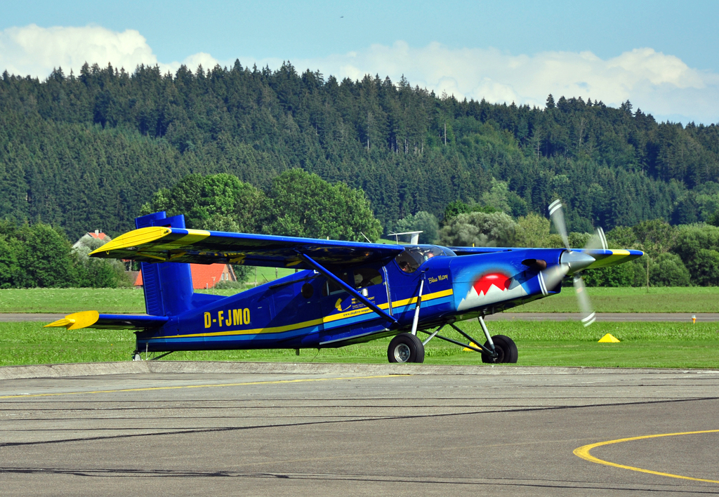 Pilatus PC 6  Turbo Porter D-FJMO als Springermaschine in Leutkirch - 16.07.2011