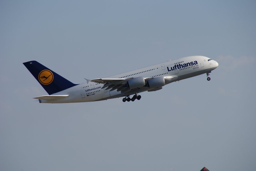 Pilotentraining, Airbus A380-841, Kennung: D-AIMA mit Namensgebung  Frankfurt am Main  beim Start auf dem Flughafen Leipzig am 07.07.2010