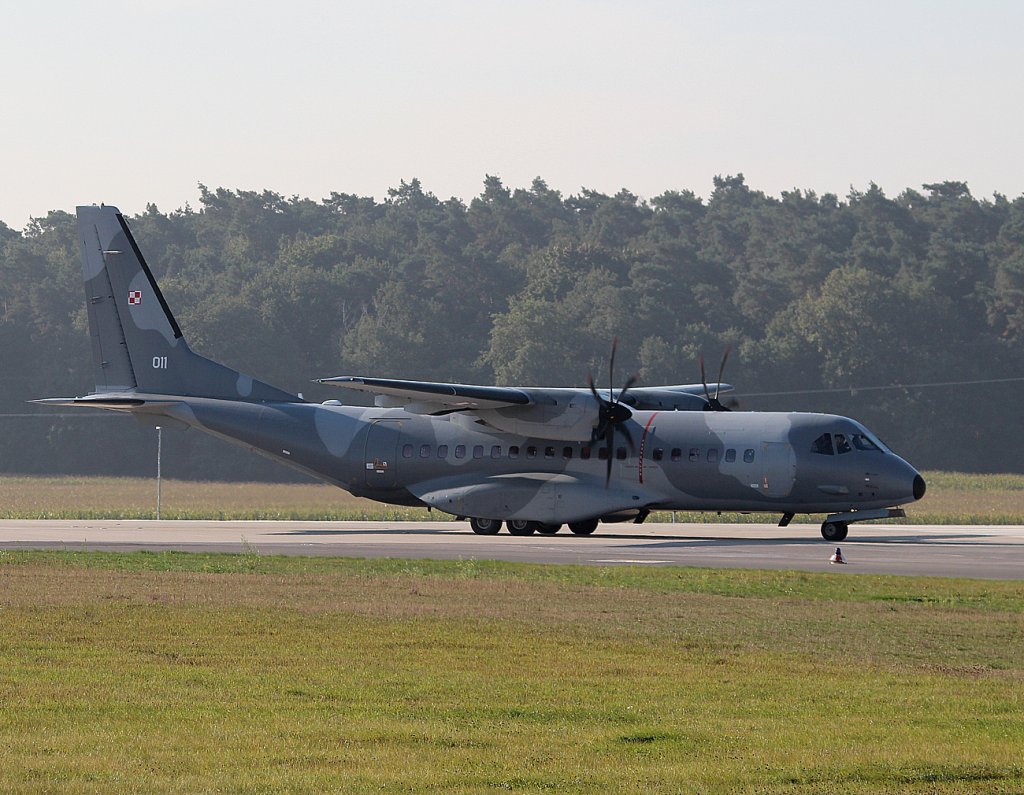 Poland Air Force Casa C-295M 011 bei der Ankunft auf der ILA 2012 am 13.09.2012