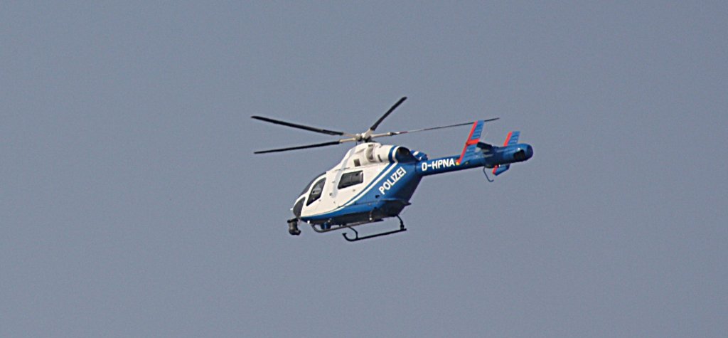 Polizei Hubschrauber in Lehrte, am 17.04.2011.