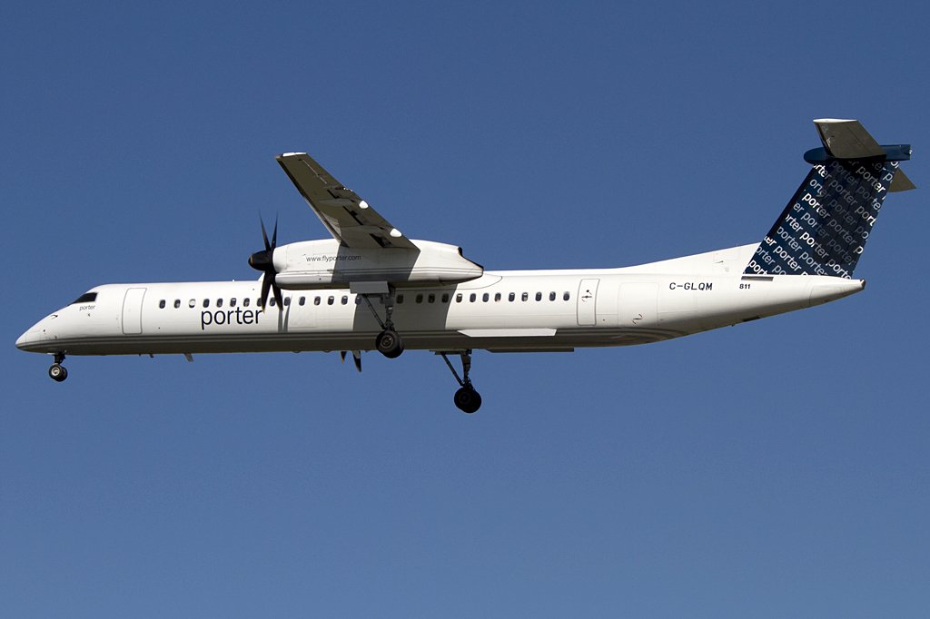 Porter Airlines, C-GLQM, deHavilland, DHC-8-402Q Dash 8, 24.08.2011, YUL, Montreal, Canada 




