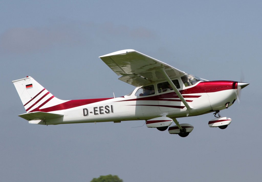 Privat, D-EESI, Cessna,172 M Skyhawk, 19.05.2013, EDLG, Goch (Asperden), Germany