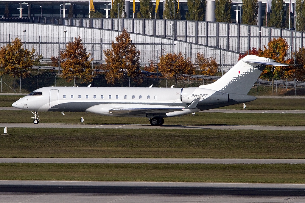 Private, 9H-SRT, Bombardier, BD-700-1A10 Global Express, 25.10.2012, MUC, Mnchen, Germany 







