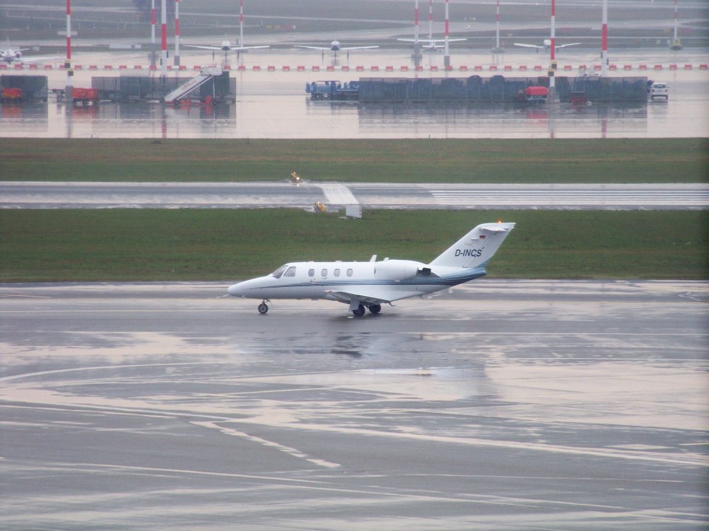 Private, Cessna 525 Cituation CJ1, D-IWPS auf dem Hamburger Flughafen. Aufgenommen am 27.03.10.