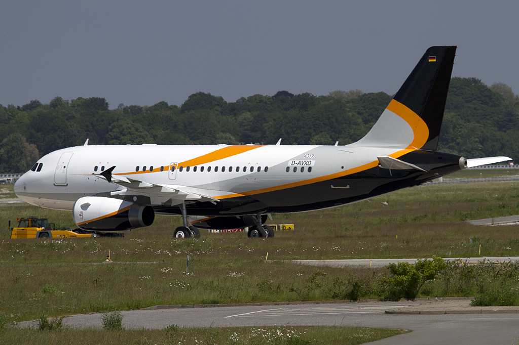 Private, D-AVXD (later: P4-??? ), Airbus, A319-133X-CJ, 04.06.2010, XFW, Hamburg-Finkenwerder, Germany 


