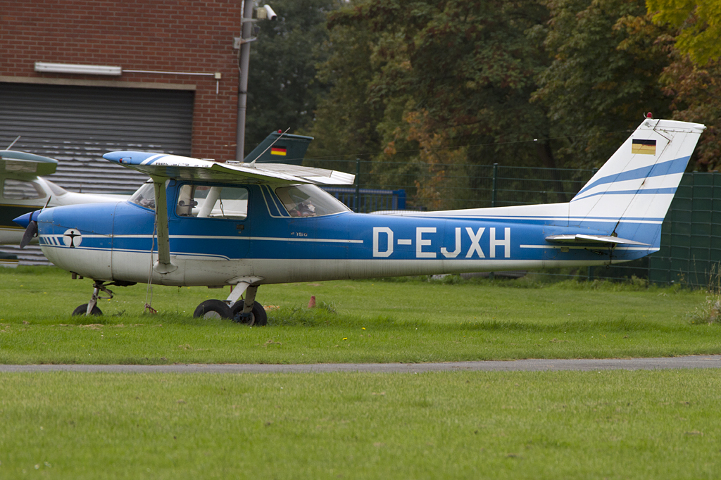 Private, D-EJXH, Cessna, F150L, 22.09.2011, ESS, Essen-Mlheim, Germany




