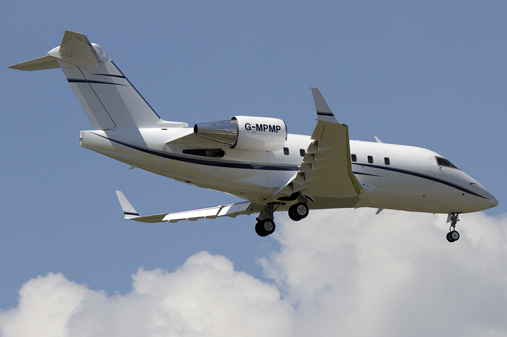 Private, G-MPMP, Bombardier, CL-600-2B16 Challenger 604, 31.07.2011, GVA, Geneve, Switzerland 




