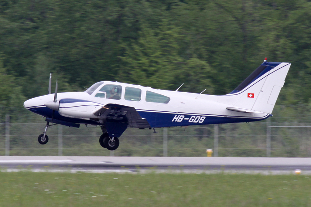 Private, HB-GDS, Beechcraft, 55 Baron, 08.05.2010, GVA, Geneve, Switzerland




