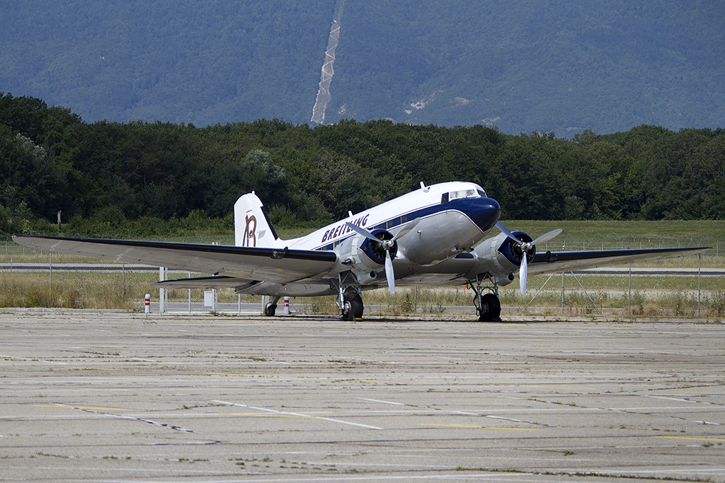 Private, HB-IRJ, Douglas, DC-3, 04.08.2012, GVA, Geneve, Switzerland 



