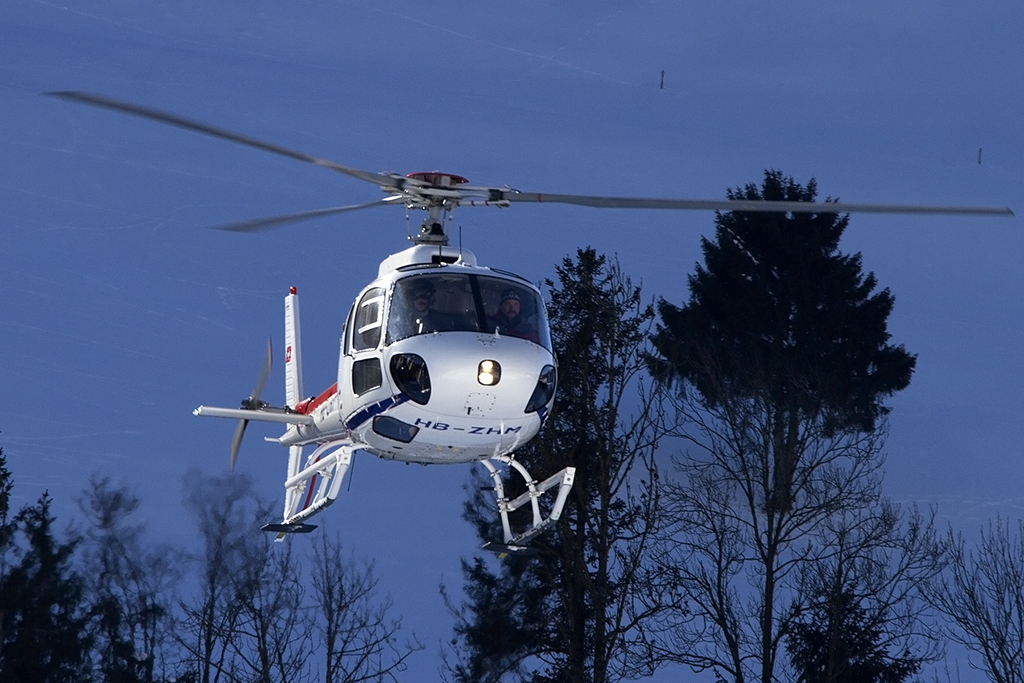Private, HB-ZHM, Eurocopter, AS-350BA, 26.01.2013, Chateau d´Oex, Switzerland


