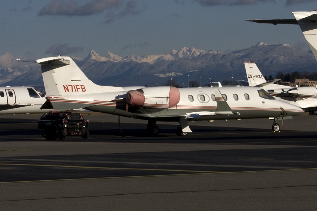 Private, N71FB, Bombardier, Learjet 31A, 02.01.2010, GVA, Geneve, Switzerland 

