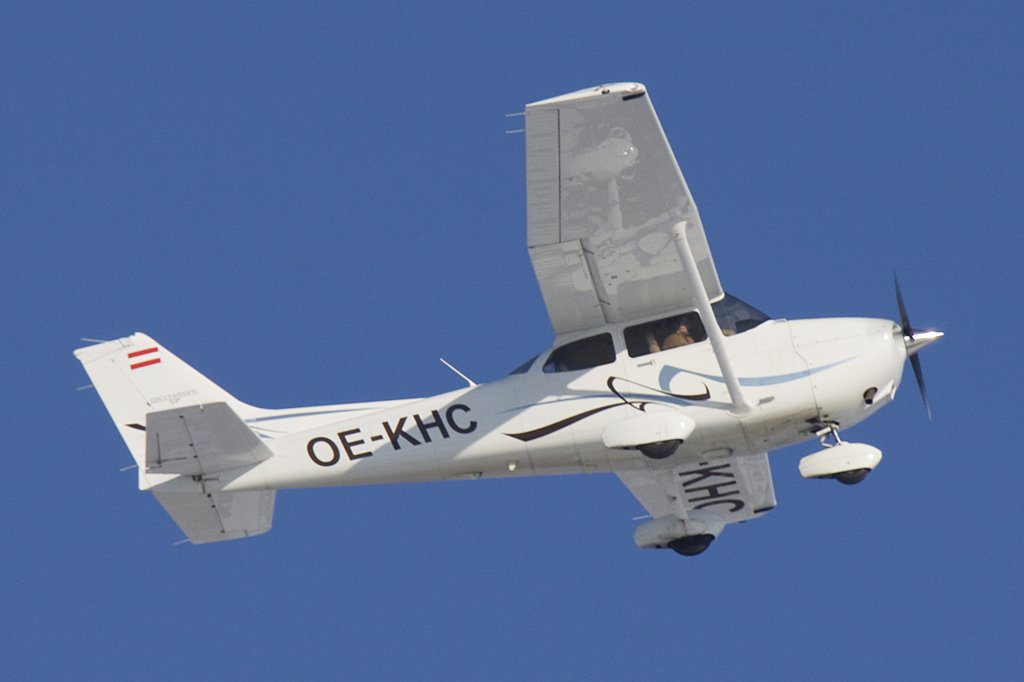 Private, OE-KHC, Cessna, 172S Skyhawk, 16.01.2010, SZG, Salzburg, Austria 


