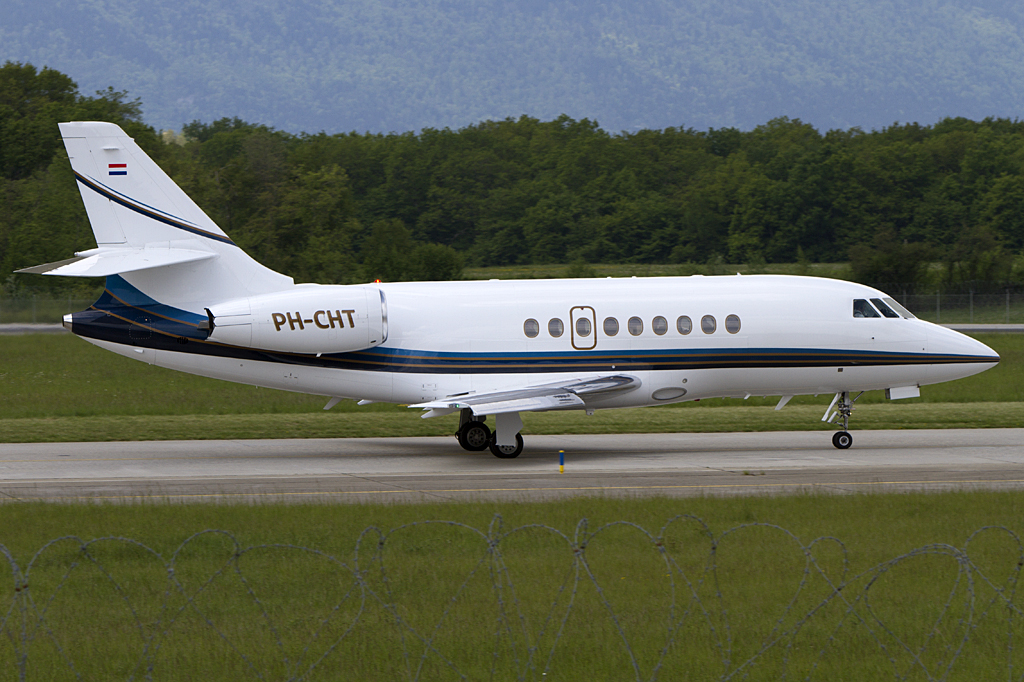 Private, PH-CHT, Dassault, Falcon 2000, 08.05.2010, GVA, Geneve, Switzerland 


