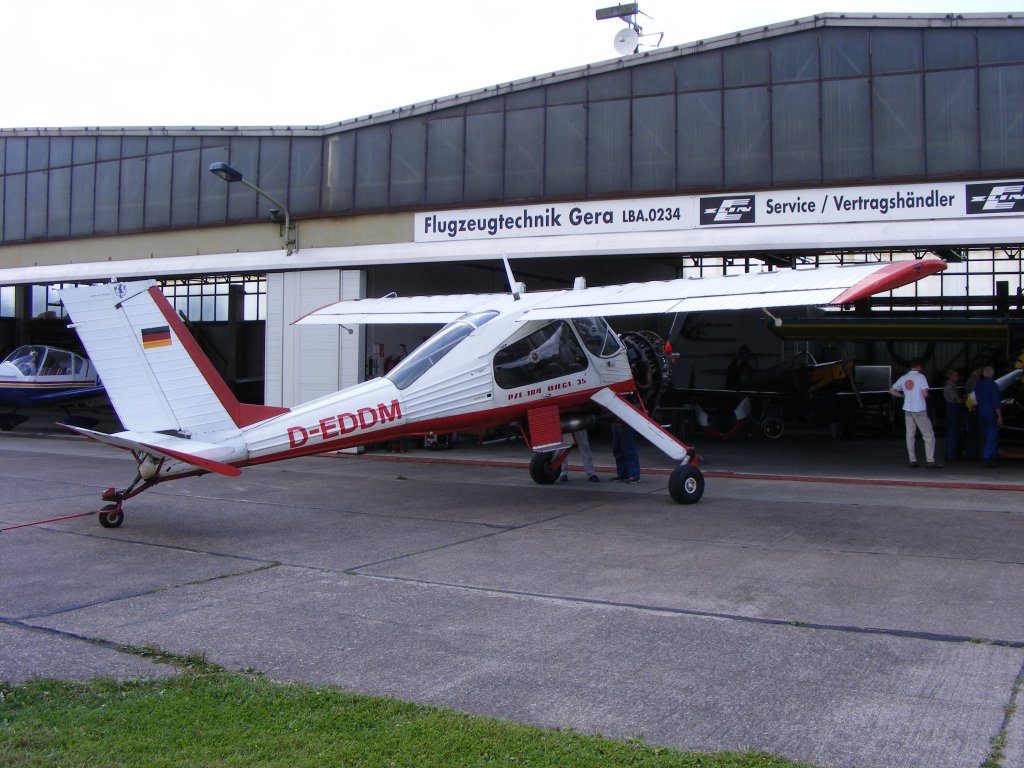 PZL 104 Wilga 35, D-EDDM, vor der Technikhalle auf dem Flugplatz Gera (EDAJ) am 11.8.2012