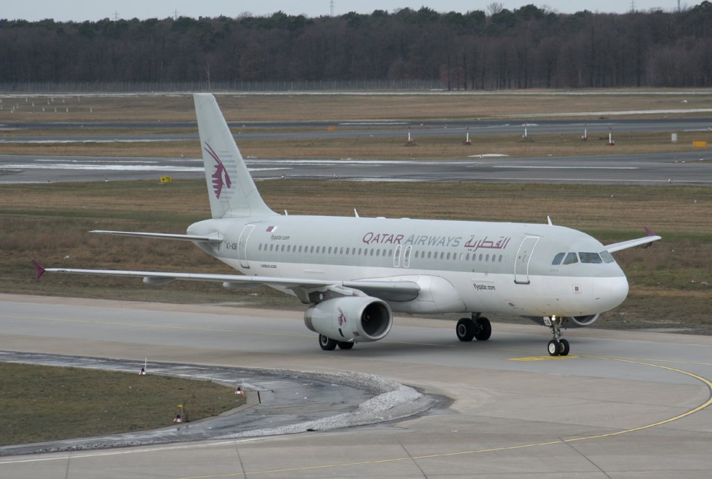 Qatar Airways A 320-232 A7-ADB bei der Ankunft in Berlin-Tegel am 27.02.2010
